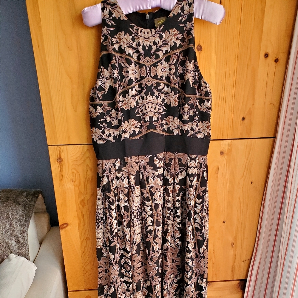 Taylor NWT Brown & Black Floral Print Sleeveless Maxi Dress size 6